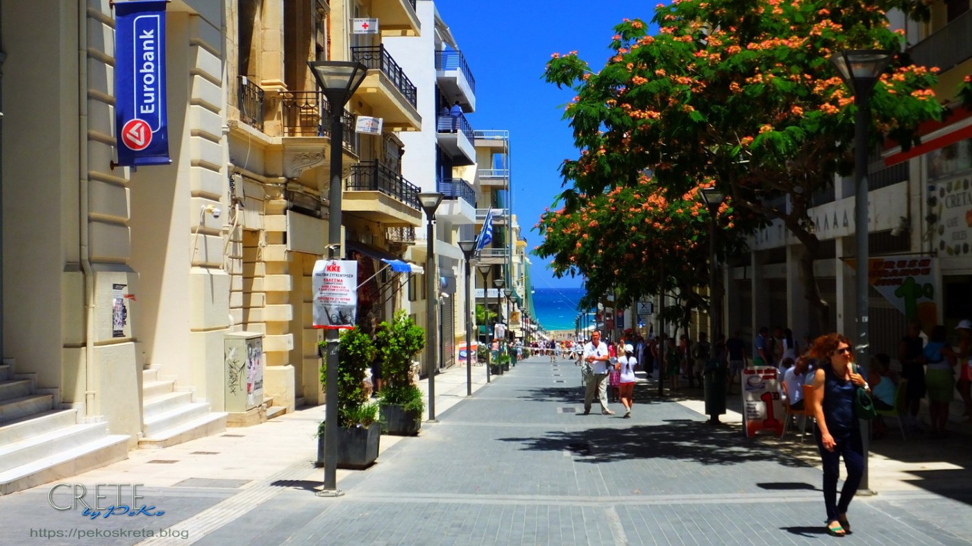 Die Fussgängerzone "25isAvgousto" führt bis zum venezianischen Kastel im Hafen
